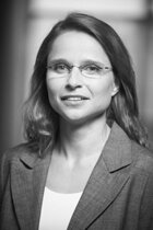 Dr.  Marlen Cosmar 